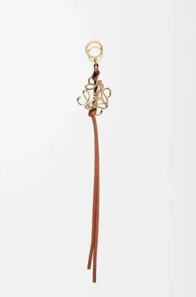 Dana Derisinden Anagram Charm