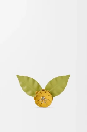 Dana derisinden çiçek broş