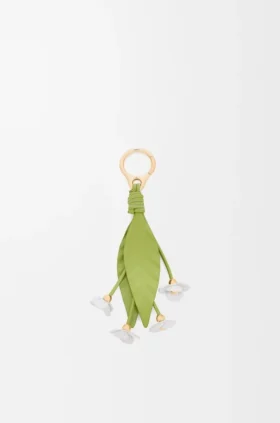 Klasik Dana Derisinden Çilek Çiçeği Charm