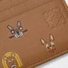 Klasik Dana Derisinden Kediler Desenli Düz Kartlık Klasik Dana Derisinden Kediler Desenli Düz Kartlık