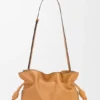 Nappa Dana Derisinden Orta Boy Flamenco Clutch Nappa Dana Derisinden Orta Boy Flamenco Clutch