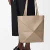 Parlak Dana Derisinden Orta Boy Puzzle Fold Tote çantası Parlak Dana Derisinden Orta Boy Puzzle Fold Tote çantası