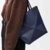 Parlak Dana Derisinden Orta Boy Puzzle Fold Tote çantası Parlak Dana Derisinden Orta Boy Puzzle Fold Tote çantası