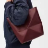Parlak Dana Derisinden Orta Boy Puzzle Fold Tote çantası Parlak Dana Derisinden Orta Boy Puzzle Fold Tote çantası