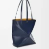 Parlak Dana Derisinden Orta Boy Puzzle Fold Tote çantası Parlak Dana Derisinden Orta Boy Puzzle Fold Tote çantası