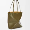 Parlak Dana Derisinden Orta Boy Puzzle Fold Tote çantası Parlak Dana Derisinden Orta Boy Puzzle Fold Tote çantası