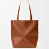 Parlak Dana Derisinden Orta Boy Puzzle Fold Tote çantası Parlak Dana Derisinden Orta Boy Puzzle Fold Tote çantası