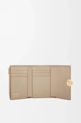 Parlak Nappa Dana Derisinden Pebble Küçük Dikey Cüzdan Parlak Nappa Dana Derisinden Pebble Küçük Dikey Cüzdan