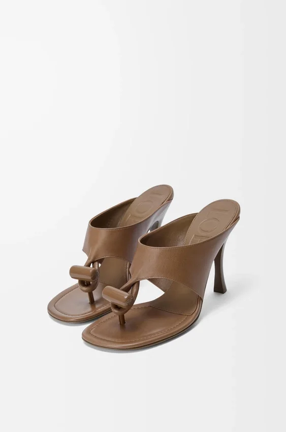 Parlak Pürüzsüz Dana Derisinden Toggle Sandalet Parlak Pürüzsüz Dana Derisinden Toggle Sandalet