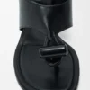 Parlak Pürüzsüz Dana Derisinden Toggle Sandalet Parlak Pürüzsüz Dana Derisinden Toggle Sandalet