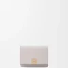 Pebble Desenli Dana Derisinden Anagram Üç Katlı Cüzdan Pebble Desenli Dana Derisinden Anagram Üç Katlı Cüzdan