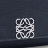 Pebble Desenli Dana Derisinden Anagram Üç Katlı Cüzdan Pebble Desenli Dana Derisinden Anagram Üç Katlı Cüzdan