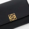 Pebble Desenli Dana Derisinden Anagram Küçük Dikey Cüzdan Pebble Desenli Dana Derisinden Anagram Küçük Dikey Cüzdan