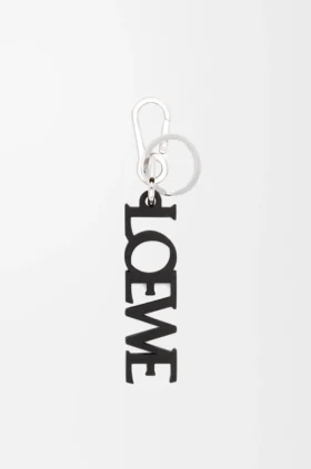 Pürüzsüz dana derisinden loewe İmza Charm