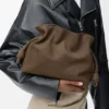 Tırtıklı Nubuk Deriden Orta Boy Flamenco Clutch Tırtıklı Nubuk Deriden Orta Boy Flamenco Clutch