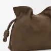 Tırtıklı Nubuk Deriden Orta Boy Flamenco Clutch Tırtıklı Nubuk Deriden Orta Boy Flamenco Clutch
