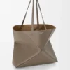 Yumuşak Damarlı Dana Derisinden Büyük Yatay Puzzle Fold Tote Çantası Yumuşak Damarlı Dana Derisinden Büyük Yatay Puzzle Fold Tote Çantası