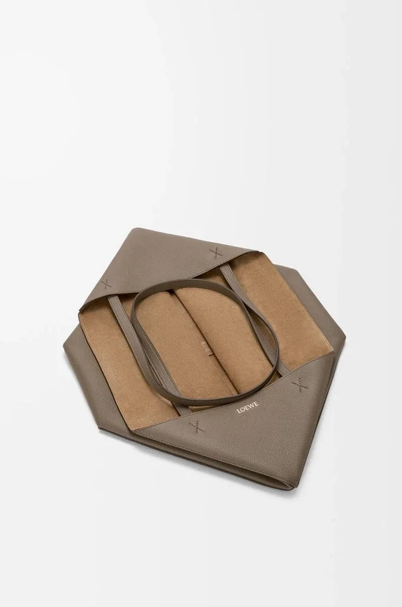 Yumuşak Damarlı Dana Derisinden Büyük Yatay Puzzle Fold Tote Çantası Yumuşak Damarlı Dana Derisinden Büyük Yatay Puzzle Fold Tote Çantası