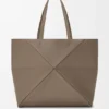Yumuşak Damarlı Dana Derisinden Büyük Yatay Puzzle Fold Tote Çantası Yumuşak Damarlı Dana Derisinden Büyük Yatay Puzzle Fold Tote Çantası