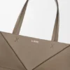 Yumuşak Damarlı Dana Derisinden Büyük Yatay Puzzle Fold Tote Çantası Yumuşak Damarlı Dana Derisinden Büyük Yatay Puzzle Fold Tote Çantası
