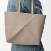 Yumuşak Damarlı Dana Derisinden Orta Boy Yatay Puzzle Fold Tote Çantası Yumuşak Damarlı Dana Derisinden Orta Boy Yatay Puzzle Fold Tote Çantası