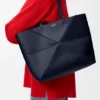 Yumuşak Damarlı Dana Derisinden Orta Boy Yatay Puzzle Fold Tote Çantası Yumuşak Damarlı Dana Derisinden Orta Boy Yatay Puzzle Fold Tote Çantası