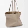 Yumuşak Damarlı Dana Derisinden Orta Boy Yatay Puzzle Fold Tote Çantası Yumuşak Damarlı Dana Derisinden Orta Boy Yatay Puzzle Fold Tote Çantası