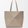 Yumuşak Damarlı Dana Derisinden Orta Boy Yatay Puzzle Fold Tote Çantası Yumuşak Damarlı Dana Derisinden Orta Boy Yatay Puzzle Fold Tote Çantası