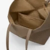Yumuşak Damarlı Dana Derisinden Orta Boy Yatay Puzzle Fold Tote Çantası Yumuşak Damarlı Dana Derisinden Orta Boy Yatay Puzzle Fold Tote Çantası