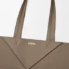 Yumuşak Damarlı Dana Derisinden Orta Boy Yatay Puzzle Fold Tote Çantası Yumuşak Damarlı Dana Derisinden Orta Boy Yatay Puzzle Fold Tote Çantası